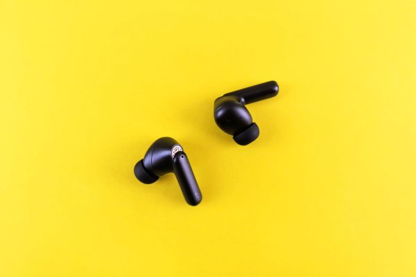 smart earbuds range